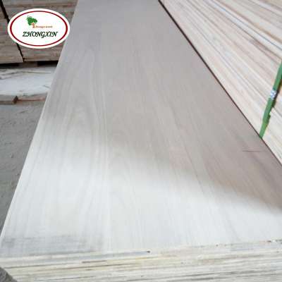 Sanded surface Seamless splice white solid wood panel